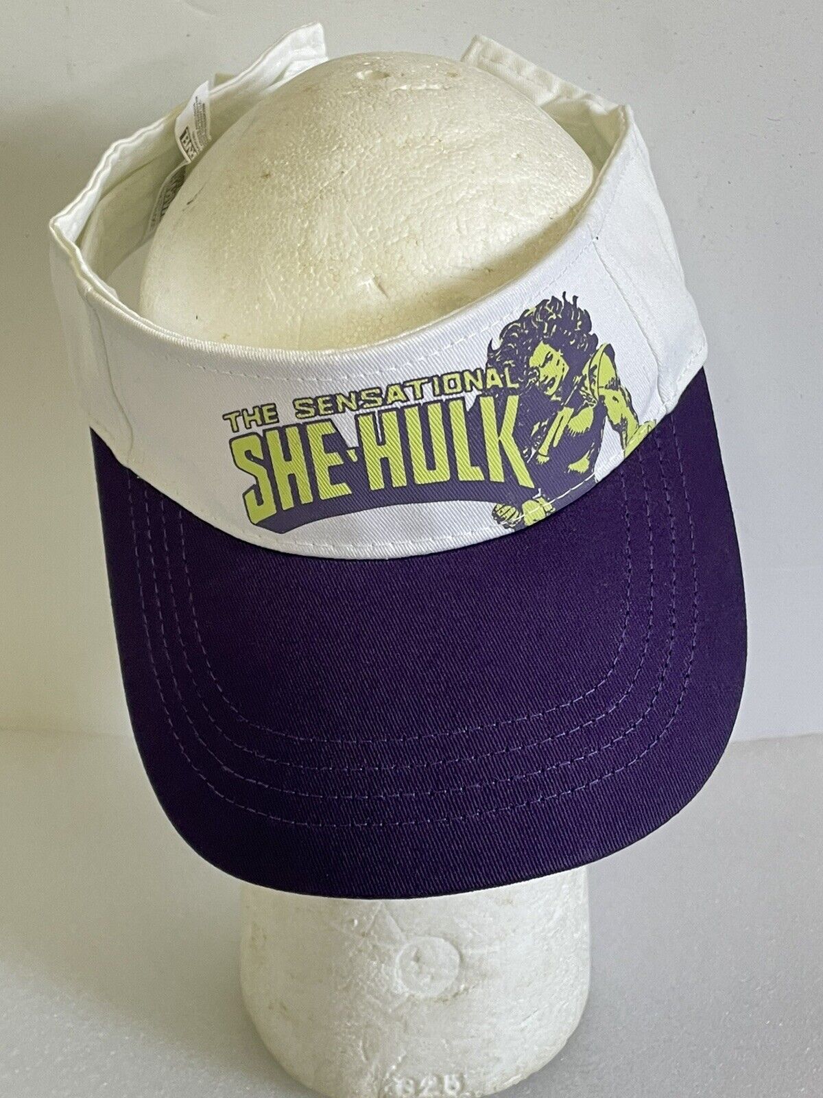 She-Hulk Loot Crate Exclusive Vizor Şapka - Görsel 3